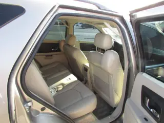 2004 Cadillac SRX