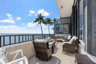 Propiedad en alquiler con 2 habitaciones y 2.5 baños en Miami