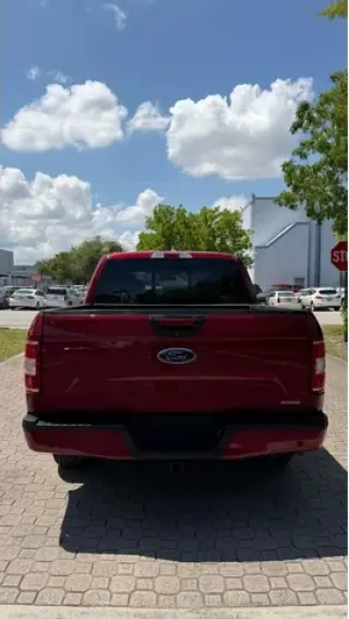 🛻 *Ford F-150 XLT