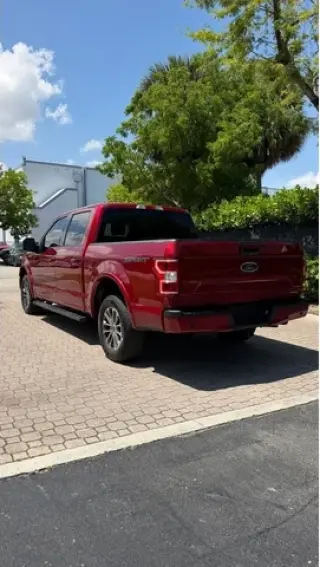 🛻 *Ford F-150 XLT