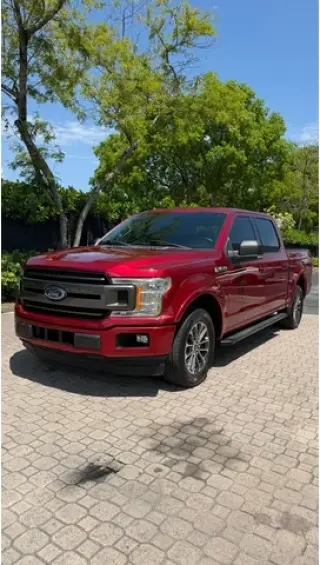 🛻 *Ford F-150 XLT