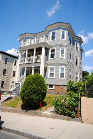 Propiedad en alquiler con 4 habitaciones y 2 baños en Jamaica Plain