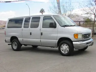 2006 Ford E-Series E-350 SD Chateau