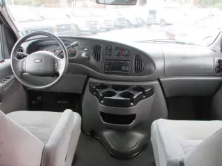 2006 Ford E-Series E-350 SD Chateau
