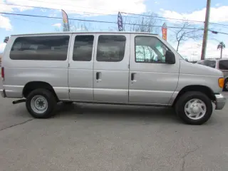 2006 Ford E-Series E-350 SD Chateau