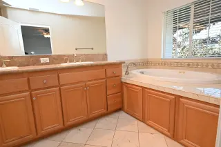 Propiedad en alquiler con 4 habitaciones y 2.5 baños en Carlsbad