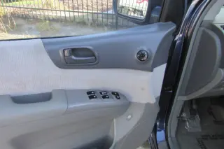 2006 Kia Sedona LX
