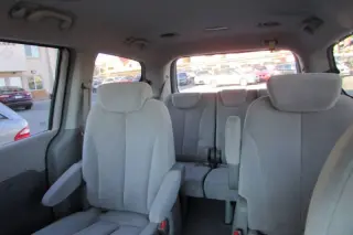 2006 Kia Sedona LX
