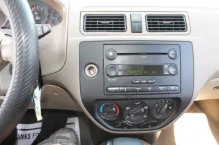 2005 Ford Focus ZX4 SE