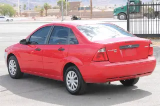 2005 Ford Focus ZX4 SE