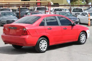 2005 Ford Focus ZX4 SE