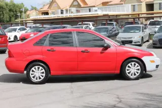 2005 Ford Focus ZX4 SE