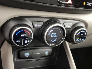 Hyundai VENUE 2025 SEL 4dr Crossover