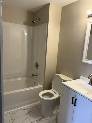 Propiedad en alquiler con 5 habitaciones y 2 baños en Newport
