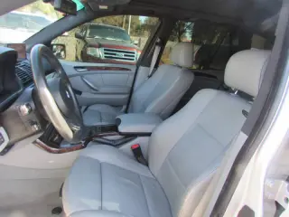 2005 BMW X5 4.4i
