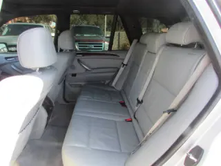 2005 BMW X5 4.4i