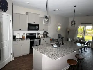 Propiedad en alquiler con 5 habitaciones y 3.5 baños en Pooer