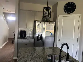Propiedad en alquiler con 5 habitaciones y 3.5 baños en Pooer