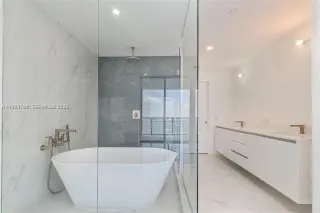 Propiedad en alquiler con 3 habitaciones y 3.5 baños en Miami