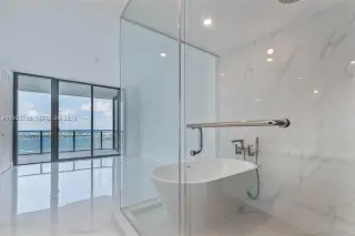Propiedad en alquiler con 3 habitaciones y 3.5 baños en Miami