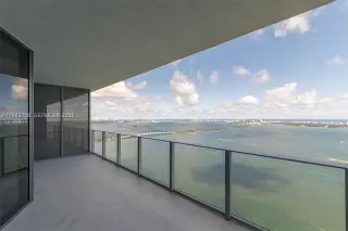Propiedad en alquiler con 3 habitaciones y 3.5 baños en Miami