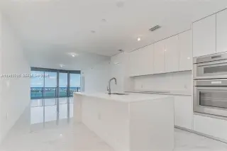 Propiedad en alquiler con 3 habitaciones y 3.5 baños en Miami