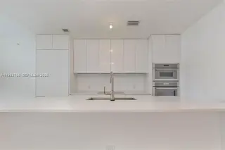Propiedad en alquiler con 3 habitaciones y 3.5 baños en Miami