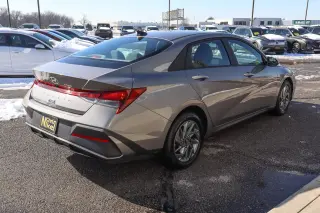 2024 Hyundai Elantra SEL IVT