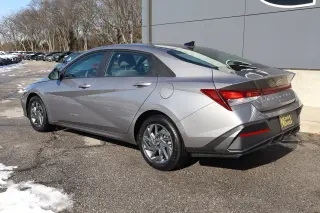 2024 Hyundai Elantra SEL IVT