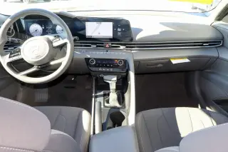 2024 Hyundai Elantra SEL IVT