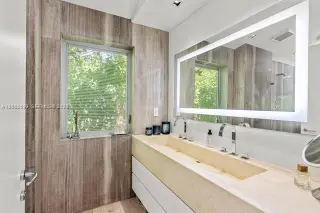 Propiedad en alquiler con 4 habitaciones y 3.5 baños en Miami