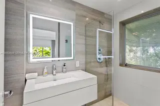 Propiedad en alquiler con 4 habitaciones y 3.5 baños en Miami