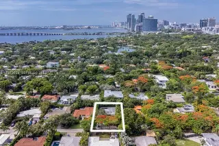 Propiedad en alquiler con 4 habitaciones y 3.5 baños en Miami