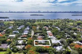 Propiedad en alquiler con 4 habitaciones y 3.5 baños en Miami