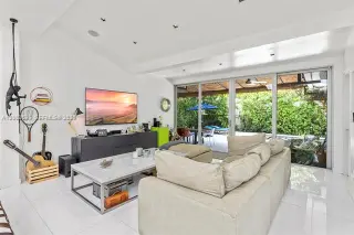 Propiedad en alquiler con 4 habitaciones y 3.5 baños en Miami
