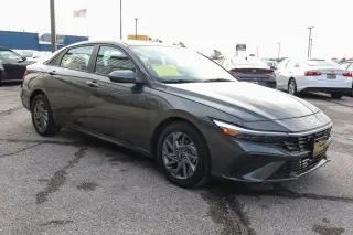 2024 Hyundai Elantra SEL IVT