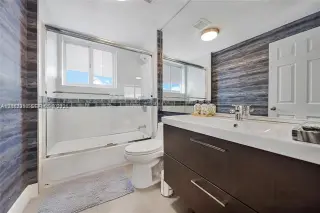 Propiedad en alquiler con 3 habitaciones y 2 baños en Miami