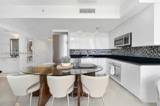 Propiedad en alquiler con 3 habitaciones y 3 baños en Miami
