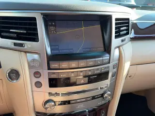 Lexus LX 570 2013 AWD 4dr SUV