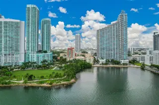 Propiedad en alquiler con 2 habitaciones y 2 baños en Miami