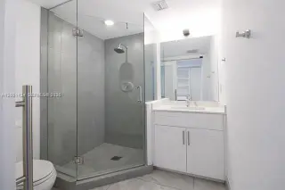 Propiedad en alquiler con 2 habitaciones y 2.5 baños en Miami