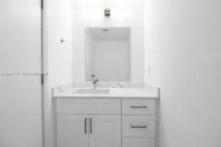 Propiedad en alquiler con 2 habitaciones y 2.5 baños en Miami