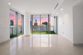 Propiedad en alquiler con 2 habitaciones y 2.5 baños en Miami