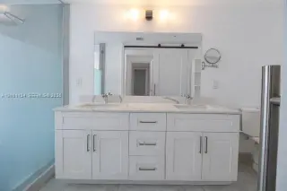 Propiedad en alquiler con 2 habitaciones y 2.5 baños en Miami