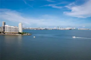 Propiedad en alquiler con 2 habitaciones y 2 baños en Miami