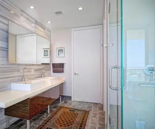 Propiedad en alquiler con 2 habitaciones y 2.5 baños en Miami