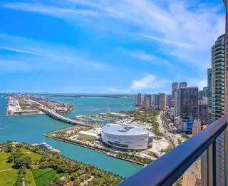 Propiedad en alquiler con 2 habitaciones y 2.5 baños en Miami