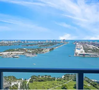 Propiedad en alquiler con 2 habitaciones y 2.5 baños en Miami