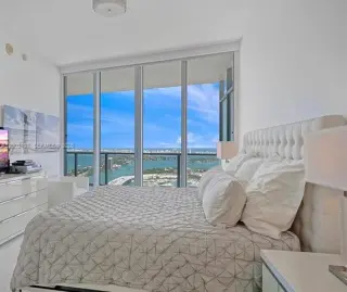 Propiedad en alquiler con 2 habitaciones y 2.5 baños en Miami