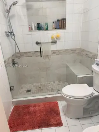 Propiedad en alquiler con 4 habitaciones y 3 baños en Key Biscayne